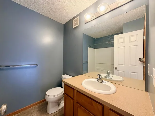 $220,000 | 4963 Emmit Drive North, Unit 1, Hugo, MN 55038