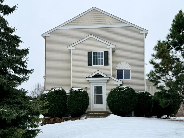 $220,000 | 4963 Emmit Drive North, Unit 1, Hugo, MN 55038