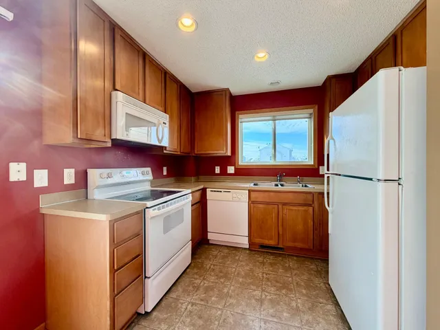 $220,000 | 4963 Emmit Drive North, Unit 1, Hugo, MN 55038