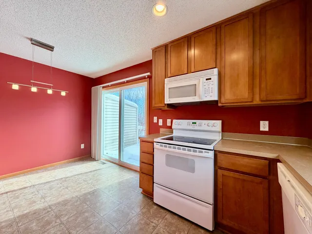 $220,000 | 4963 Emmit Drive North, Unit 1, Hugo, MN 55038