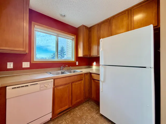 $220,000 | 4963 Emmit Drive North, Unit 1, Hugo, MN 55038