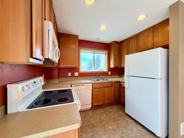 $220,000 | 4963 Emmit Drive North, Unit 1, Hugo, MN 55038