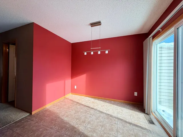 $220,000 | 4963 Emmit Drive North, Unit 1, Hugo, MN 55038