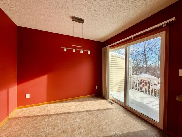 $220,000 | 4963 Emmit Drive North, Unit 1, Hugo, MN 55038