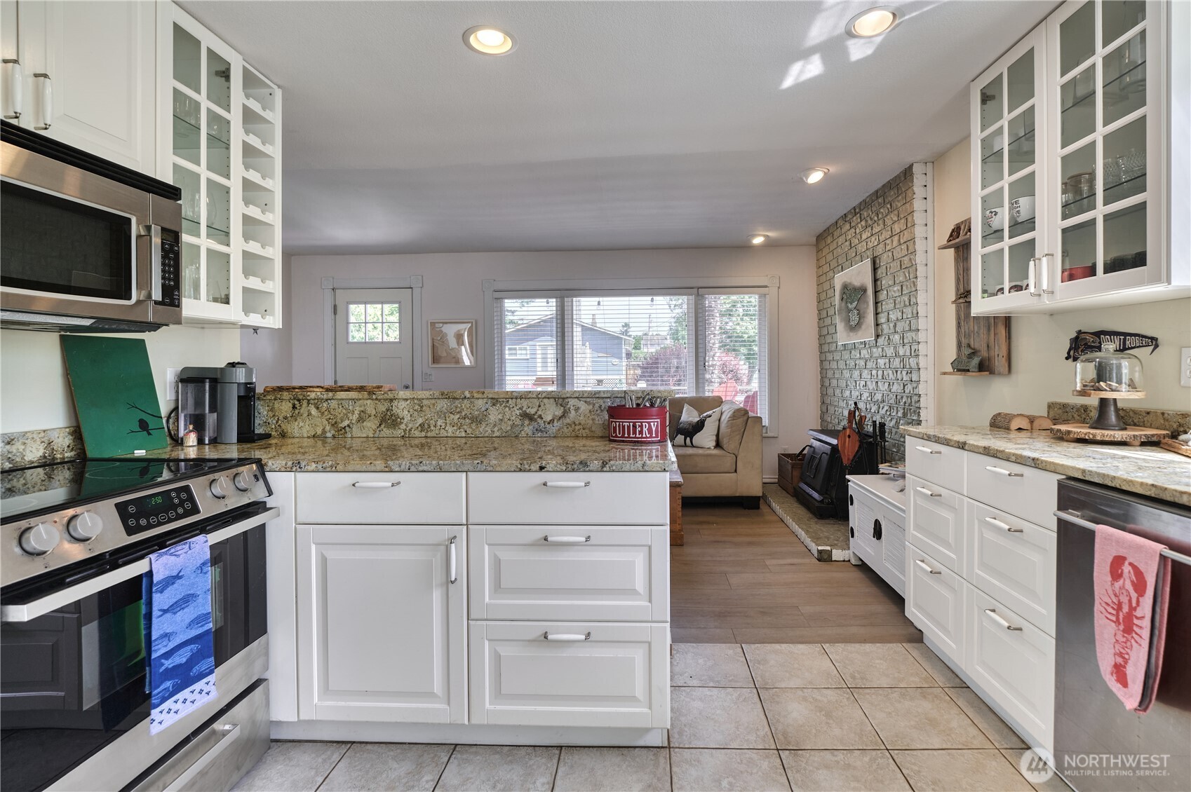 689 Deer Lane Point Roberts, WA 98281 - Photo 10 of 37