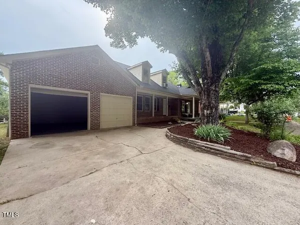 $1,800 | 504 Coggeshall Street, Oxford, NC 27565