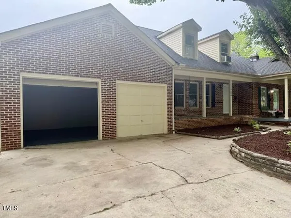 $1,800 | 504 Coggeshall Street, Oxford, NC 27565