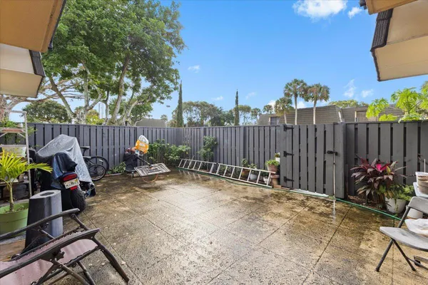 $2,900 | 2704 27th Way, West Palm Beach, FL 33407