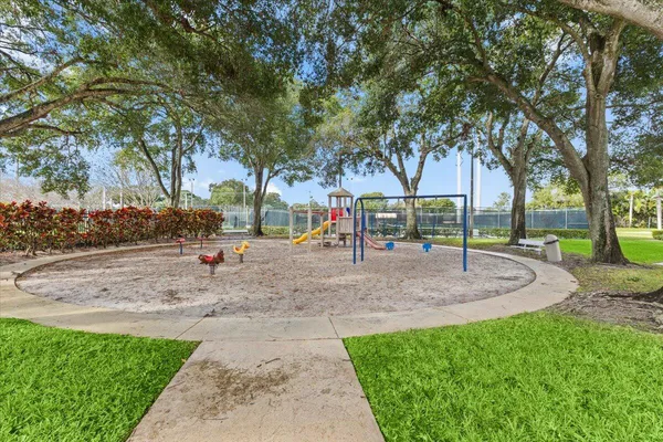 $2,900 | 2704 27th Way, West Palm Beach, FL 33407