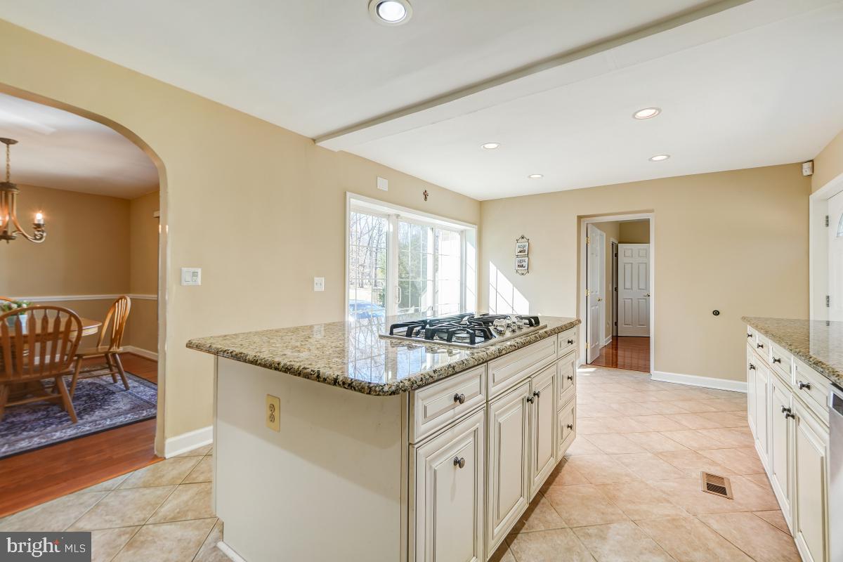 407 Stonington Road Silver Spring, MD 20902 - Photo 12 of 40 Gallery Image 12