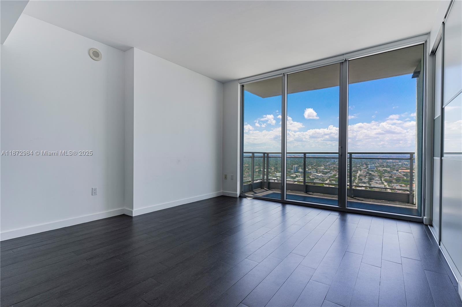 92 Southwest 3rd Street, Unit 4509 Miami, FL 33130 - Photo 5 of 31 Gallery Image 5