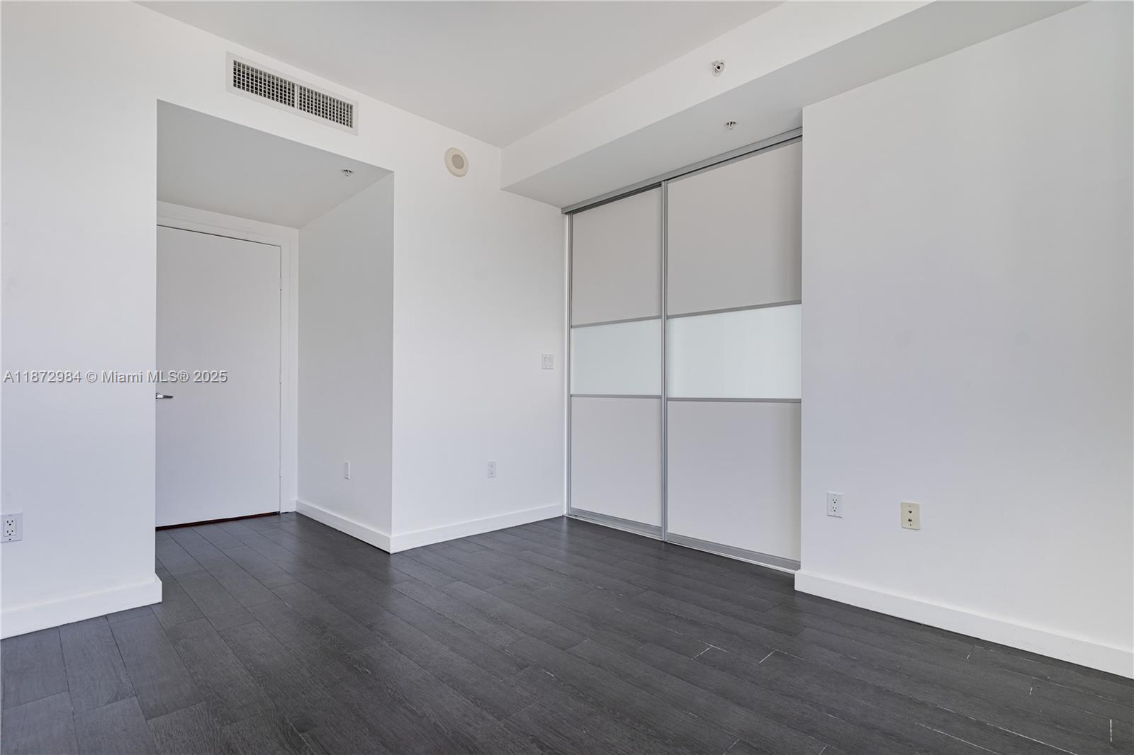 92 Southwest 3rd Street, Unit 4509 Miami, FL 33130 - Photo 8 of 31 Gallery Image 8