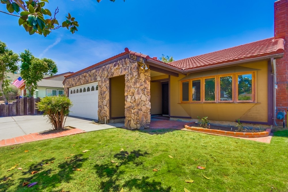 10939 Crystal Springs Road Santee, CA 92071 - Photo 3 of 25