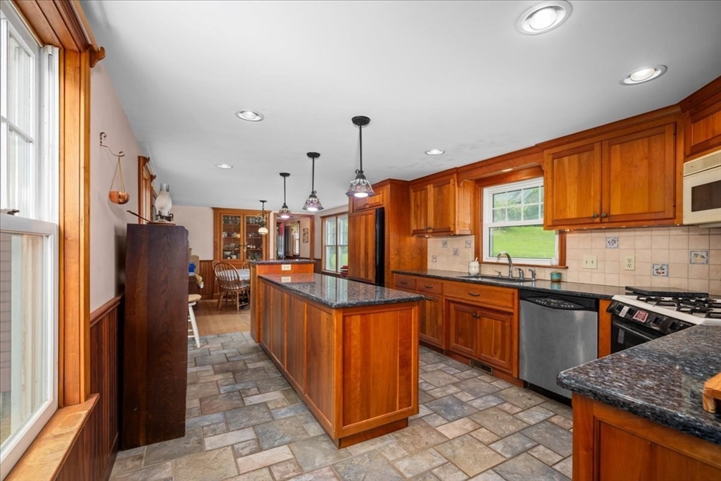 12 Mill Stone Road West Brookfield, MA 01585 - Photo 4 of 41