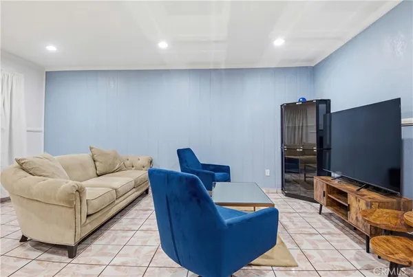 $389,900 | 3301 Santa Fe Avenue, Unit 49, Long Beach, CA 90810