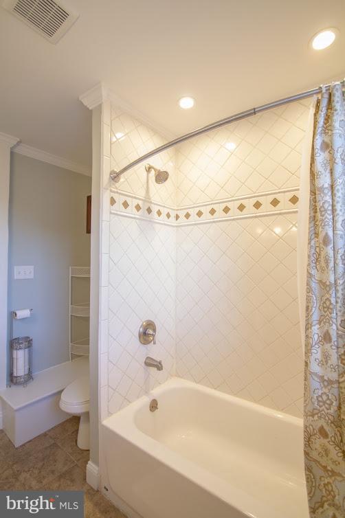 900 Overbrook Road Baltimore, MD 21239 - Photo 20 of 30 Custom tile work in shower/tub.