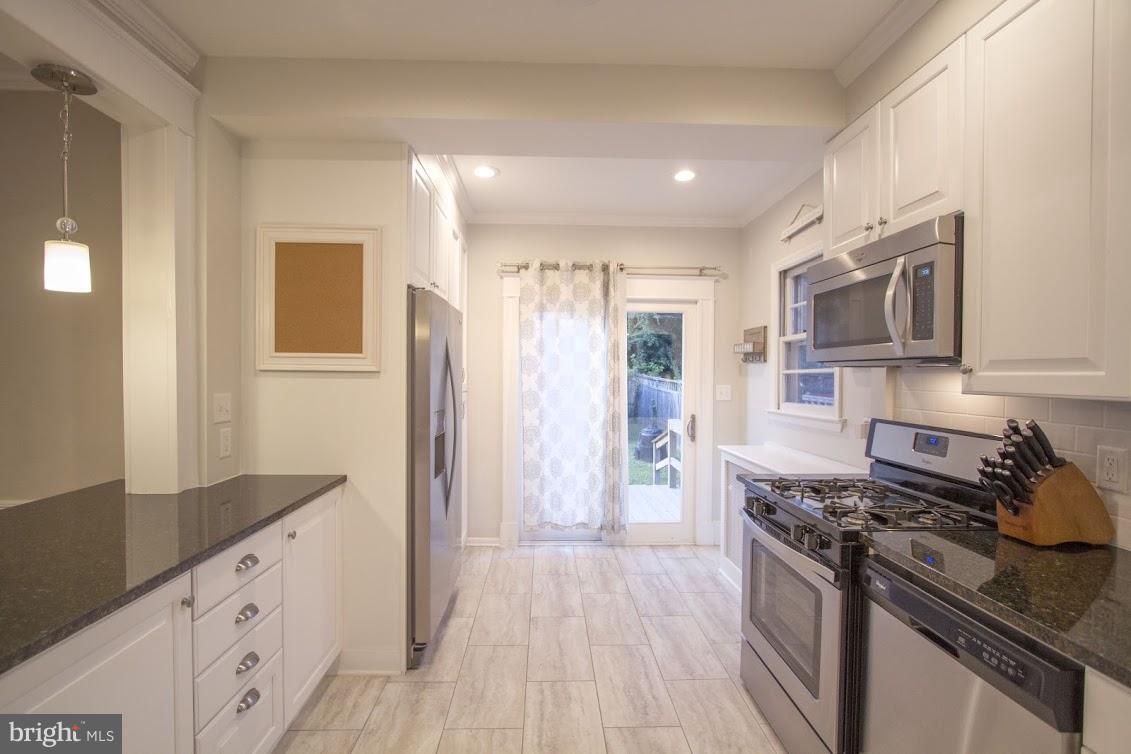 900 Overbrook Road Baltimore, MD 21239 - Photo 8 of 30 Kitchen