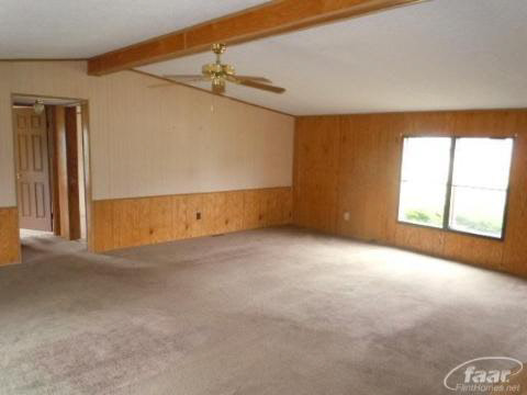 8170 East Richfield Road Davison, MI 48423 - Photo 3 of 10 20124947-2.JPG