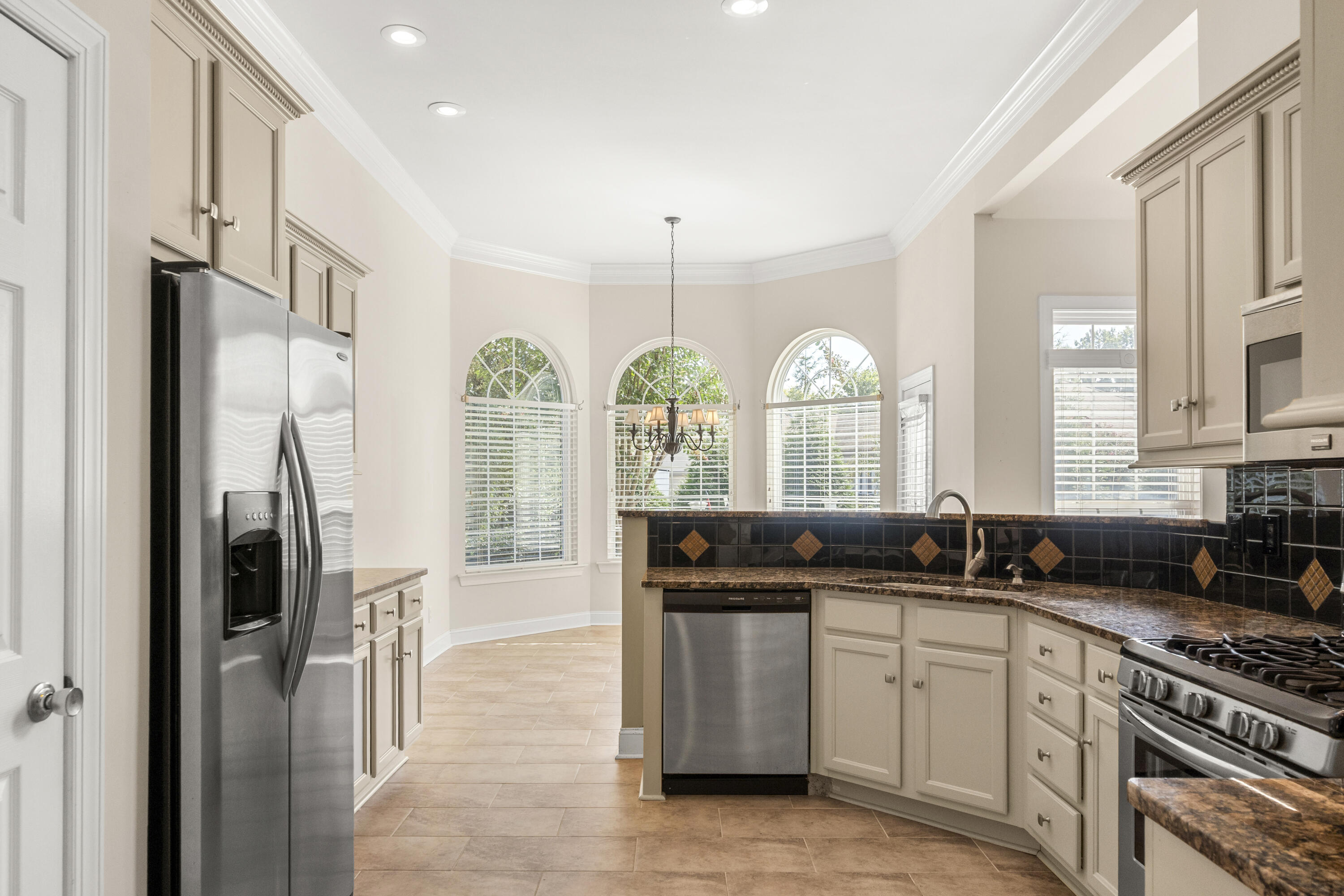 902 Cattails Drive Ooltewah, TN 37363 - Photo 23 of 90 kitchen