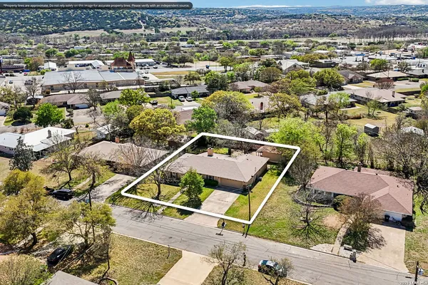 $385,500 | 92 Westwood Lane, Kerrville, TX 78028