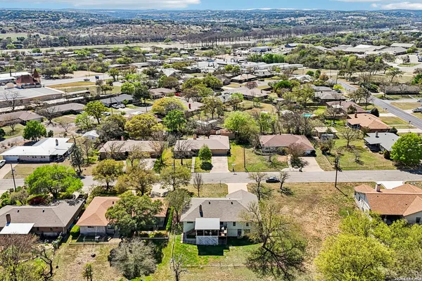 $385,500 | 92 Westwood Lane, Kerrville, TX 78028