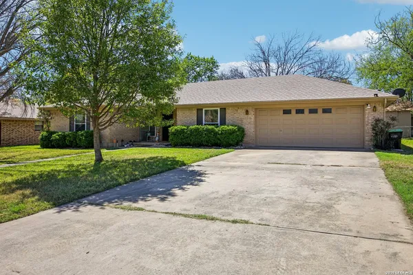 $385,500 | 92 Westwood Lane, Kerrville, TX 78028