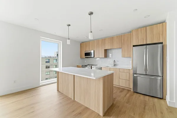 $2,975 | 1035 Commonwealth Avenue, Unit 203, Boston, MA 02215