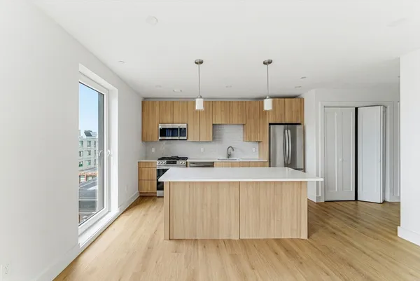 $2,975 | 1035 Commonwealth Avenue, Unit 203, Boston, MA 02215