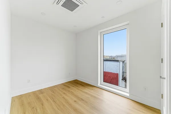 $2,975 | 1035 Commonwealth Avenue, Unit 203, Boston, MA 02215