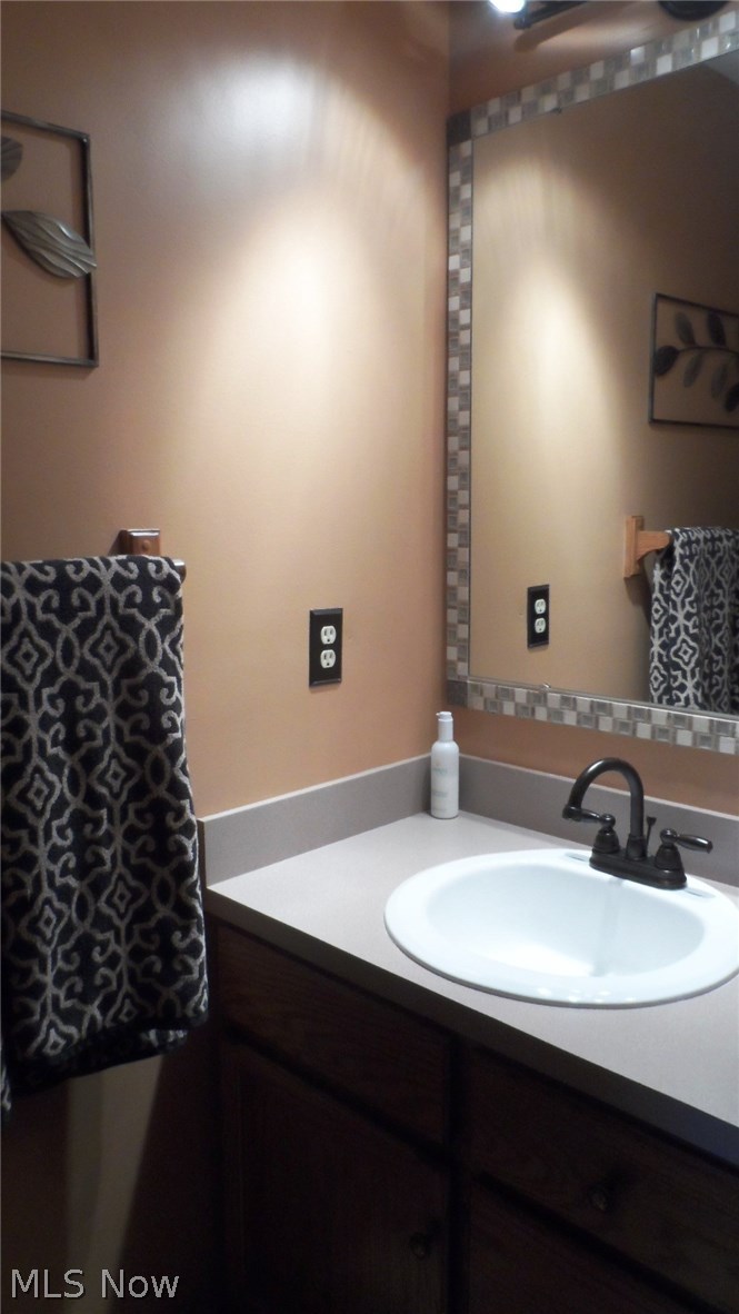 251 Eastern Road Doylestown, OH 44230 - Photo 9 of 35 1/2 BATH ON MAIN LEVEL