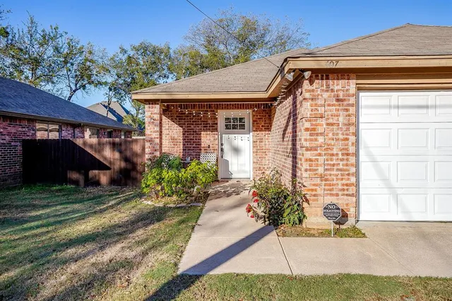 $267,000 | 407 Grayson Court, Joshua, TX 76058