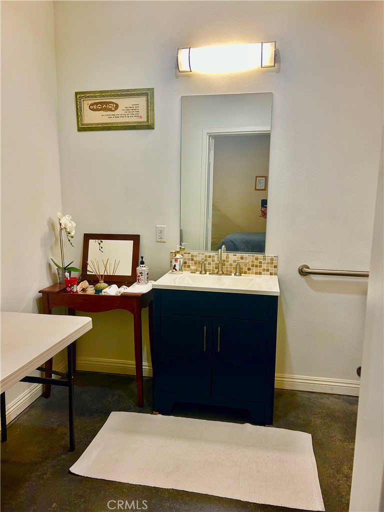 300 East 4th Street, Unit 101 Long Beach, CA 90802 - Photo 11 of 64 a bathroom with a sink a mirror and a toilet
