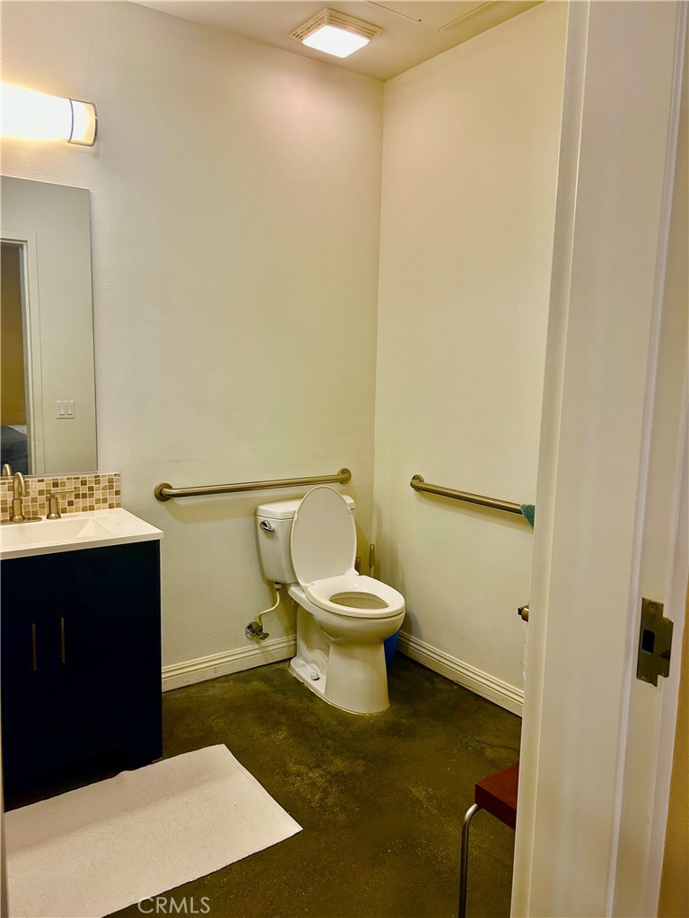 300 East 4th Street, Unit 101 Long Beach, CA 90802 - Photo 12 of 64 a bathroom with a sink and a toilet