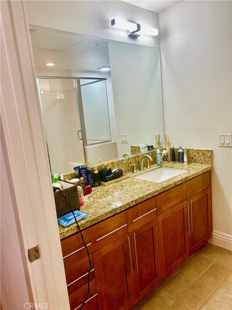 300 East 4th Street, Unit 101 Long Beach, CA 90802 - Photo 19 of 64 a bathroom with a sink and a mirror