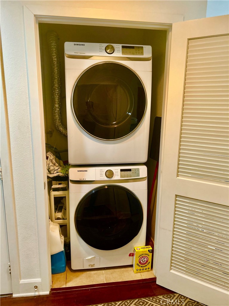 300 East 4th Street, Unit 101 Long Beach, CA 90802 - Photo 22 of 64 a utility room with dryer and washer