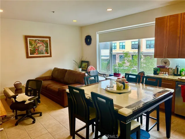 $3,950 | 300 East 4th Street, Unit 101, Long Beach, CA 90802