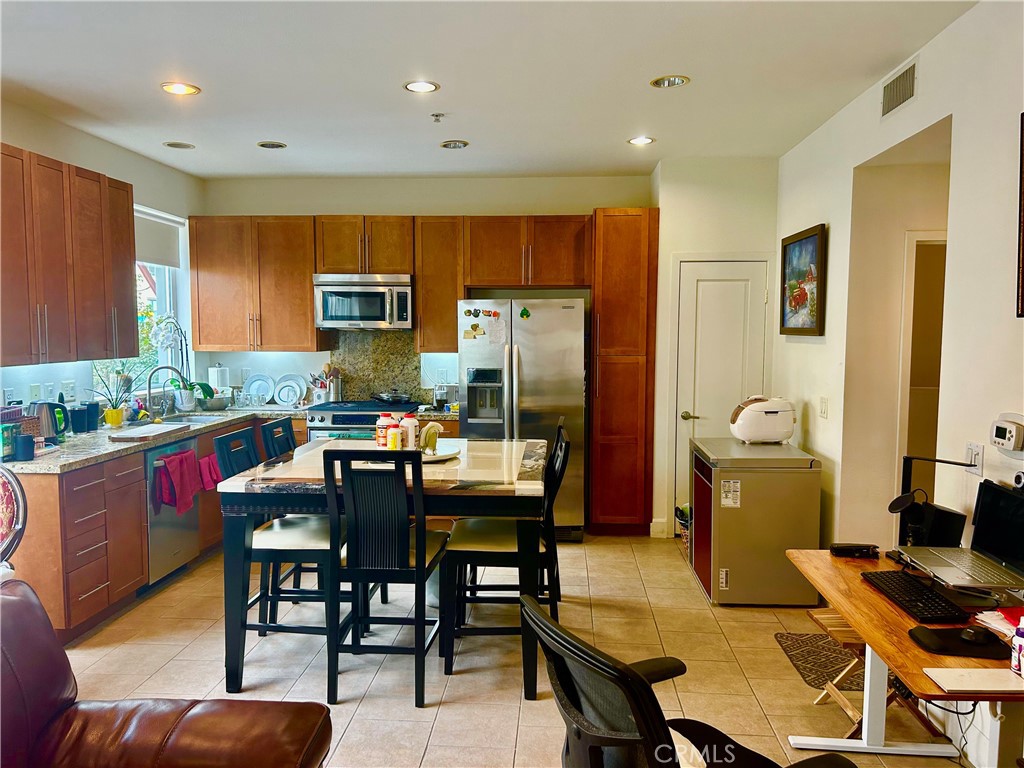 300 East 4th Street, Unit 101 Long Beach, CA 90802 - Photo 26 of 64 a view of a dining room with furniture