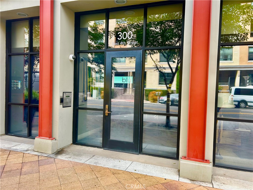 300 East 4th Street, Unit 101 Long Beach, CA 90802 - Photo 30 of 64 Entrance to the main lobby