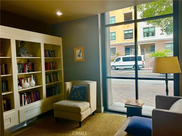 $3,950 | 300 East 4th Street, Unit 101, Long Beach, CA 90802