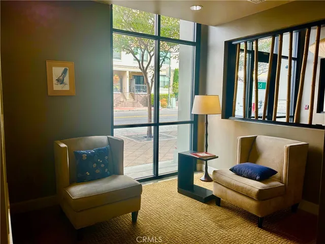 $3,950 | 300 East 4th Street, Unit 101, Long Beach, CA 90802