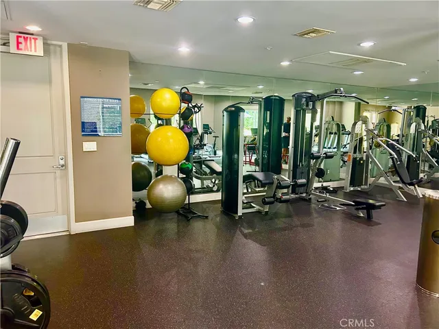 $3,950 | 300 East 4th Street, Unit 101, Long Beach, CA 90802