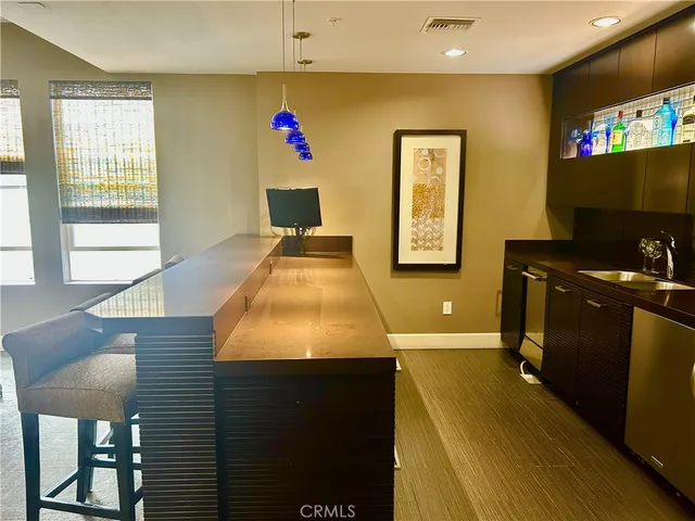 $3,950 | 300 East 4th Street, Unit 101, Long Beach, CA 90802