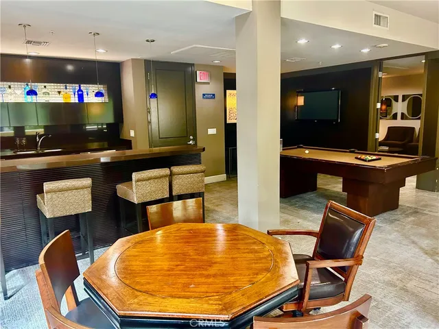 $3,950 | 300 East 4th Street, Unit 101, Long Beach, CA 90802