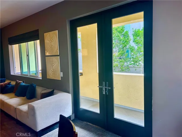 $3,950 | 300 East 4th Street, Unit 101, Long Beach, CA 90802