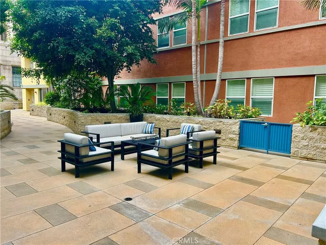 $4,250 | 300 East 4th Street, Unit 101, Long Beach, CA 90802