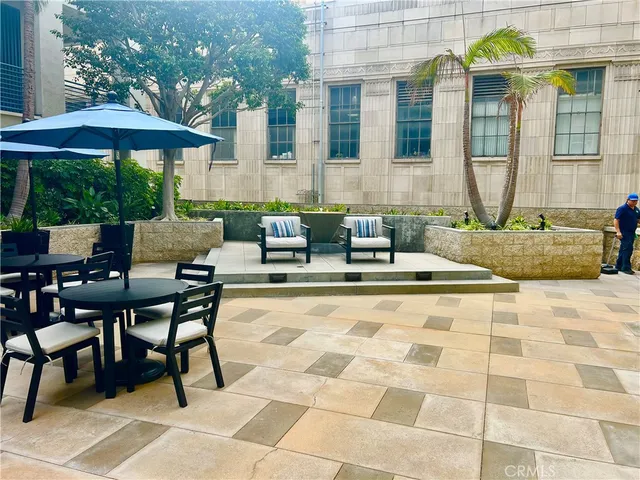 $3,950 | 300 East 4th Street, Unit 101, Long Beach, CA 90802