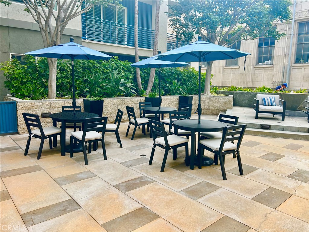 300 East 4th Street, Unit 101 Long Beach, CA 90802 - Photo 61 of 64 a patio with a patio table and chairs
