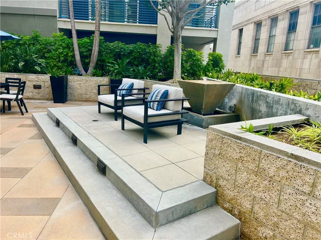 $4,250 | 300 East 4th Street, Unit 101, Long Beach, CA 90802