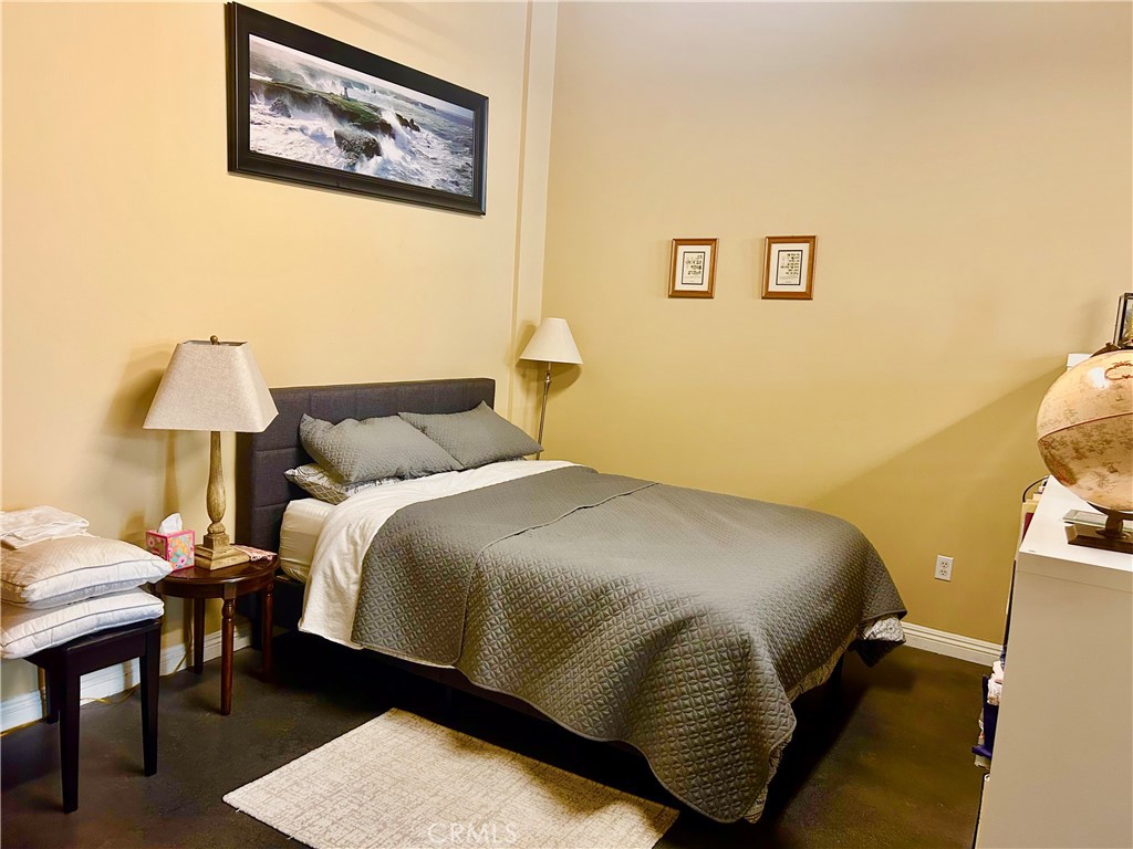 300 East 4th Street, Unit 101 Long Beach, CA 90802 - Photo 10 of 64 a bedroom with a bed and a lamp