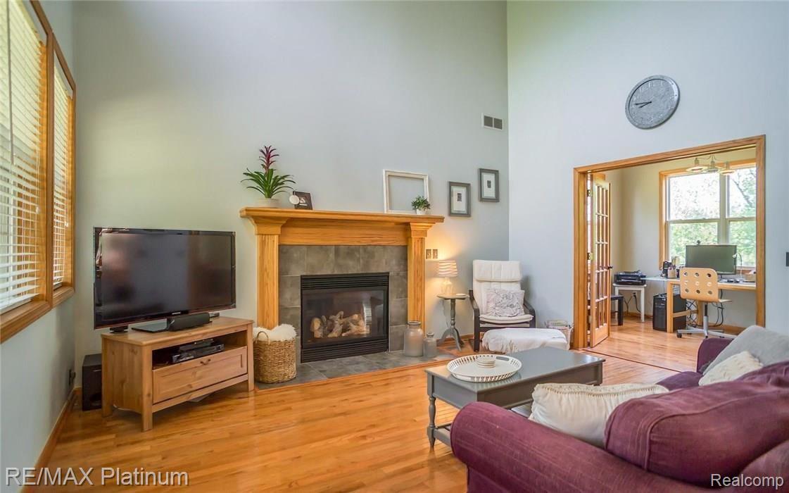 4501 Bentley Lake Road Howell, MI 48843 - Photo 5 of 40 5.jpg